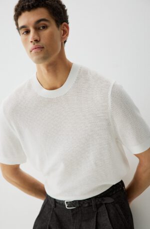regular fit hole knit tee